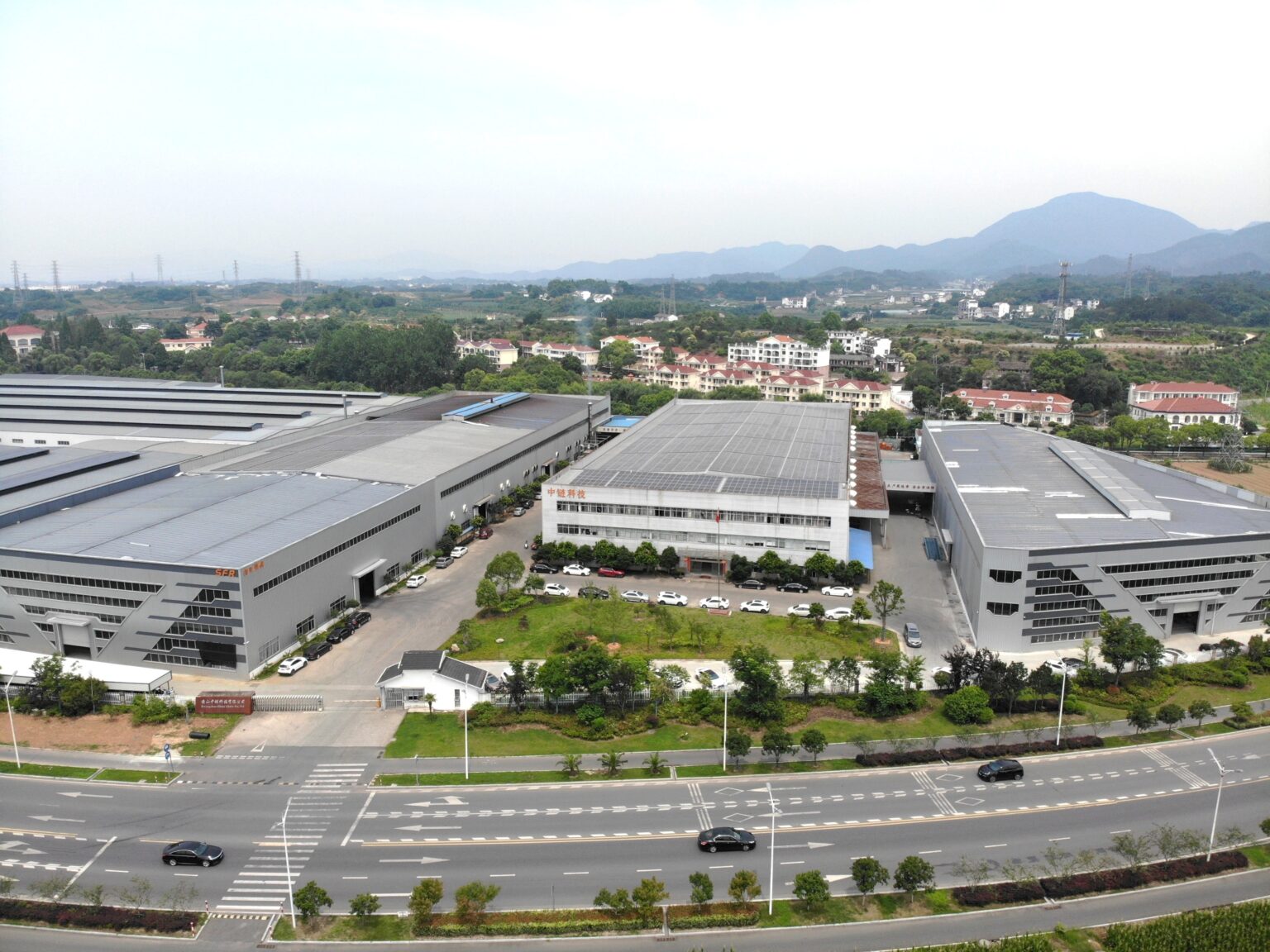03我们的优势-Motorcycle & Chainsaw Chain Manufacturing | HCC CHAIN Advantages HCC CHAIN manufacturing site in Huangshan with factory buildings and workshops